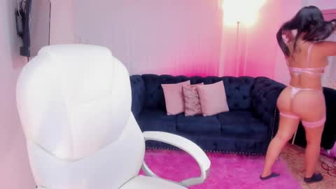 Snapshot of naomii_campbell_ chatting on February 16, 1:38 pm Naomi Campbell online show from February 16, 1:38 pm