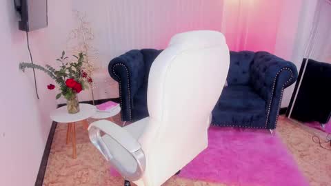 Snapshot of naomii_campbell_ chatting on February 16, 4:42 pm Naomi Campbell online show from February 16, 4:42 pm