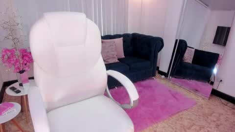 Snapshot of naomii_campbell_ chatting on March 5, 3:07 pm Naomi Campbell online show from March 5, 3:07 pm