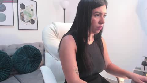 Snapshot of naomii_campbell_ chatting on September 23, 5:05 pm Naomi Campbell online show from September 23, 5:05 pm