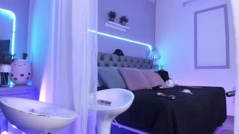 Naomi online show from February 17, 8:15 pm