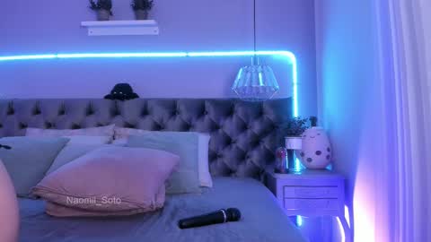 Naomi online show from February 24, 10:25 pm