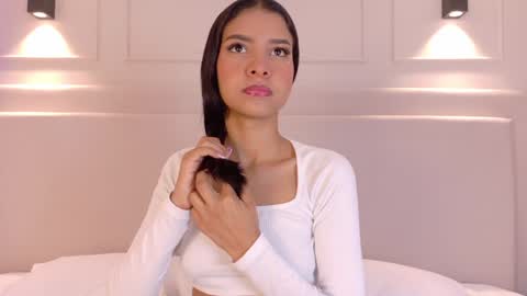 Naomi Klarc online show from January 4, 1:21 pm