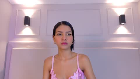 Naomi Klarc online show from January 16, 11:15 am