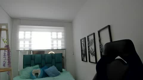 naomy online show from October 2, 7:43 pm