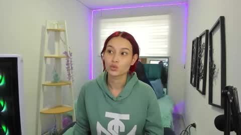 naomy online show from October 27, 7:40 pm