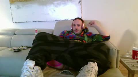 nassobout online show from January 1, 8:45 am