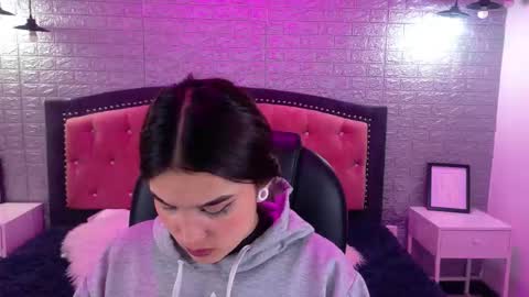 Snapshot of natalie_loffreda chatting on September 12, 2:55 am natalie online show from September 12, 2:55 am