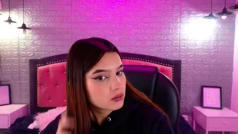 Snapshot of natalie_loffreda chatting on September 15, 2:44 am natalie online show from September 15, 2:44 am