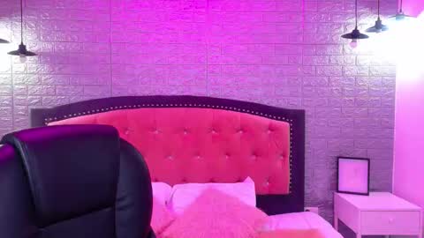 Snapshot of natalie_loffreda chatting on September 24, 2:48 am natalie online show from September 24, 2:48 am