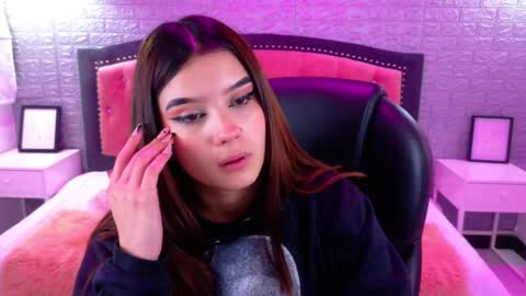 Snapshot of natalie_loffreda chatting on October 3, 2:52 am natalie online show from October 3, 2:52 am