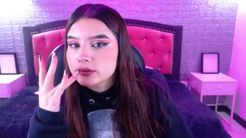 Snapshot of natalie_loffreda chatting on October 16, 3:18 am natalie online show from October 16, 3:18 am