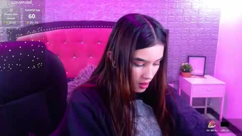 Snapshot of natalie_loffreda chatting on November 19, 3:17 am natalie online show from November 19, 3:17 am