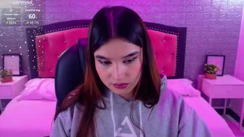 Snapshot of natalie_loffreda chatting on November 27, 3:41 am natalie online show from November 27, 3:41 am