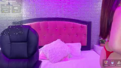 Snapshot of natalie_loffreda chatting on December 5, 3:26 am natalie online show from December 5, 3:26 am