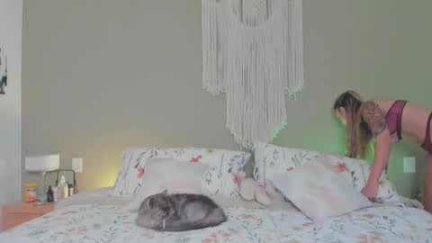 Snapshot of nataly_05 chatting on September 29, 2:49 am anatalybee online show from September 29, 2:49 am