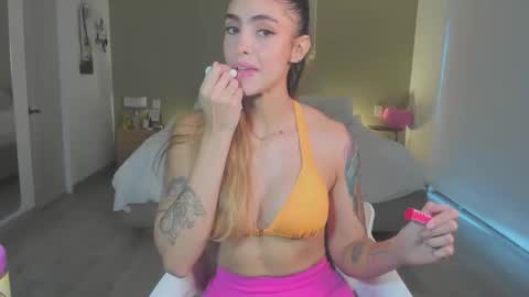 Snapshot of nataly_05 chatting on November 14, 8:40 pm anatalybee online show from November 14, 8:40 pm