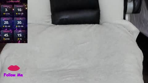 Snapshot of natasha__logan chatting on December 28, 4:19 am Natasha online show from December 28, 4:19 am