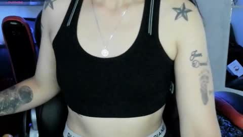 Snapshot of natasha__logan chatting on November 23, 4:12 am Natasha online show from November 23, 4:12 am