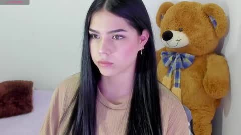 Snapshot of natasha_su chatting on December 12, 5:37 pm Natalia online show from December 12, 5:37 pm