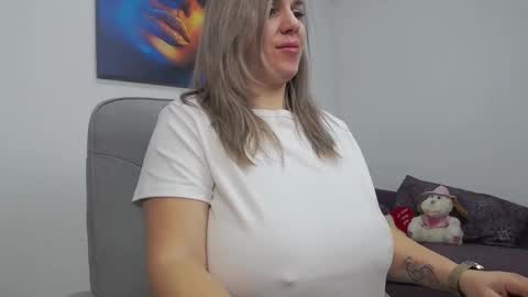 natashaboobs online show from February 15, 12:01 pm