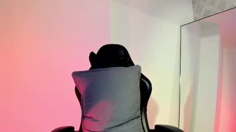 nathan_baker__ online show from November 28, 11:35 am