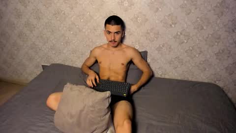 nathan_baker__ online show from November 30, 7:18 pm