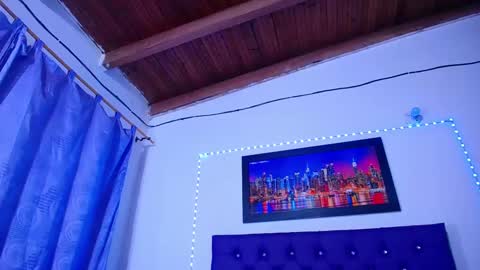  Annie  online show from March 6, 6:19 am