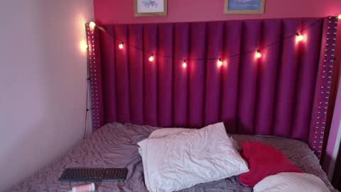 Gwen  online show from January 13, 12:09 am