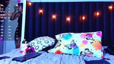 Gwen  online show from February 5, 7:53 pm