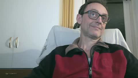 Snapshot of naturista25 chatting on December 2, 9:21 pm naturista25 online show from December 2, 9:21 pm