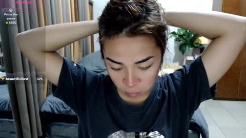 Snapshot of naughty_dreamerxxx chatting on December 10, 9:55 am Queen Jess online show from December 10, 9:55 am