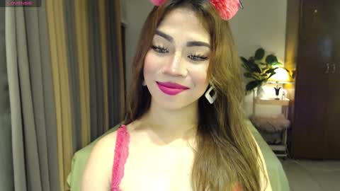 Snapshot of naughty_dreamerxxx chatting on February 7, 2:19 am Queen Jess online show from February 7, 2:19 am