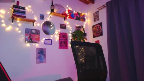 Em  please help me reach 100 thumbs up 3 online show from January 4, 12:05 am