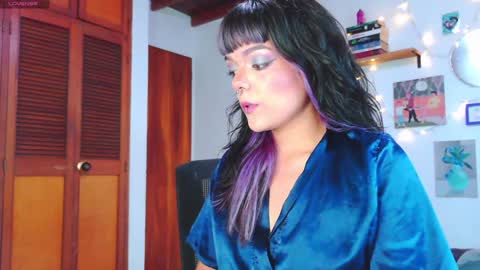 Em  please help me reach 100 thumbs up 3 online show from January 17, 9:39 pm