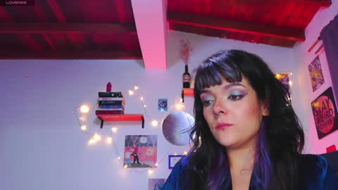 Em  please help me reach 100 thumbs up 3 online show from January 18, 1:30 am