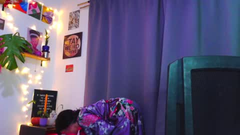 Em  please help me reach 100 thumbs up 3 online show from January 21, 7:15 am