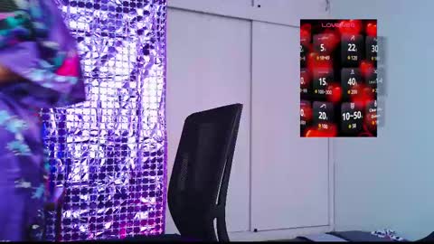 Em  please help me reach 100 thumbs up 3 online show from March 12, 3:40 pm