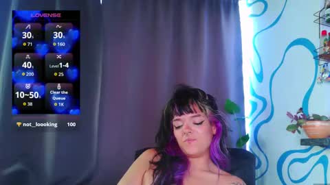 Em  please help me reach 100 thumbs up 3 online show from September 9, 6:29 pm