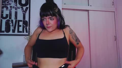 Em  please help me reach 100 thumbs up 3 online show from September 27, 7:46 am