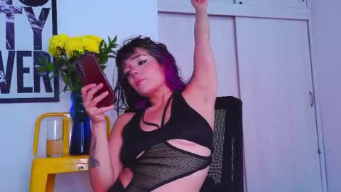 Em  please help me reach 100 thumbs up 3 online show from October 18, 8:31 pm