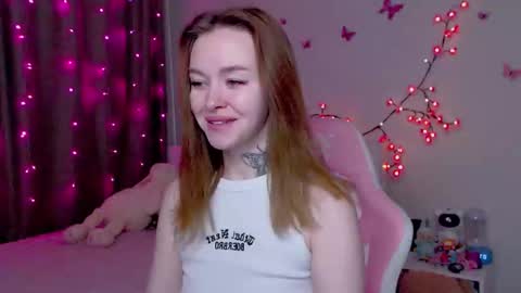 Snapshot of naughty_mablee chatting on October 20, 12:55 am Mable online show from October 20, 12:55 am