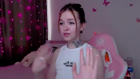 Snapshot of naughty_mablee chatting on October 27, 3:43 am Mable online show from October 27, 3:43 am