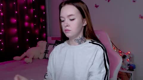 Snapshot of naughty_mablee chatting on November 17, 1:11 am Mable online show from November 17, 1:11 am