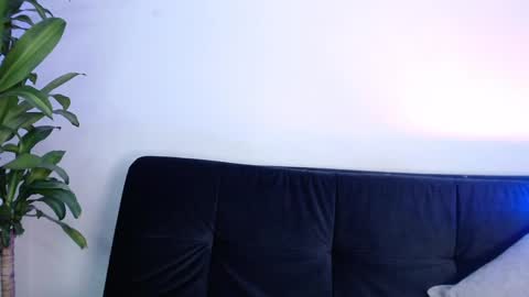 LANAindependent model online show from January 29, 4:15 am