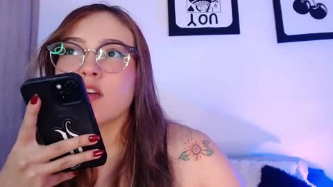 LANAindependent model online show from September 18, 7:10 am