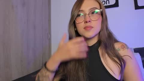 LANAindependent model online show from September 27, 4:50 am