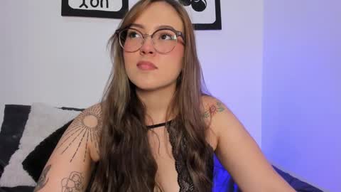 LANAindependent model online show from October 3, 4:31 am