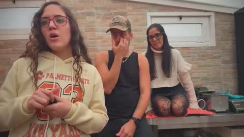 ANDREA STEPH  MIKE online show from November 4, 10:25 am