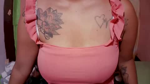 naughtymom_33 online show from October 27, 8:24 pm